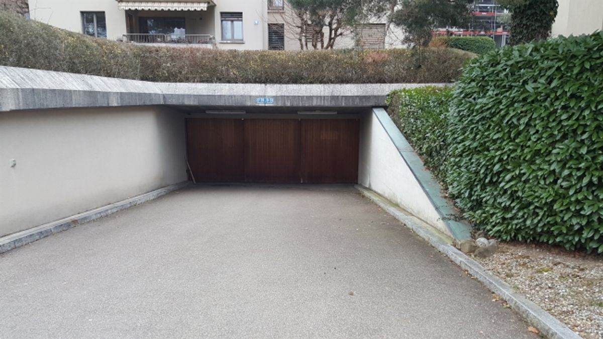 Schützender Garagenparkplatz für Ihr Auto gesucht - 1