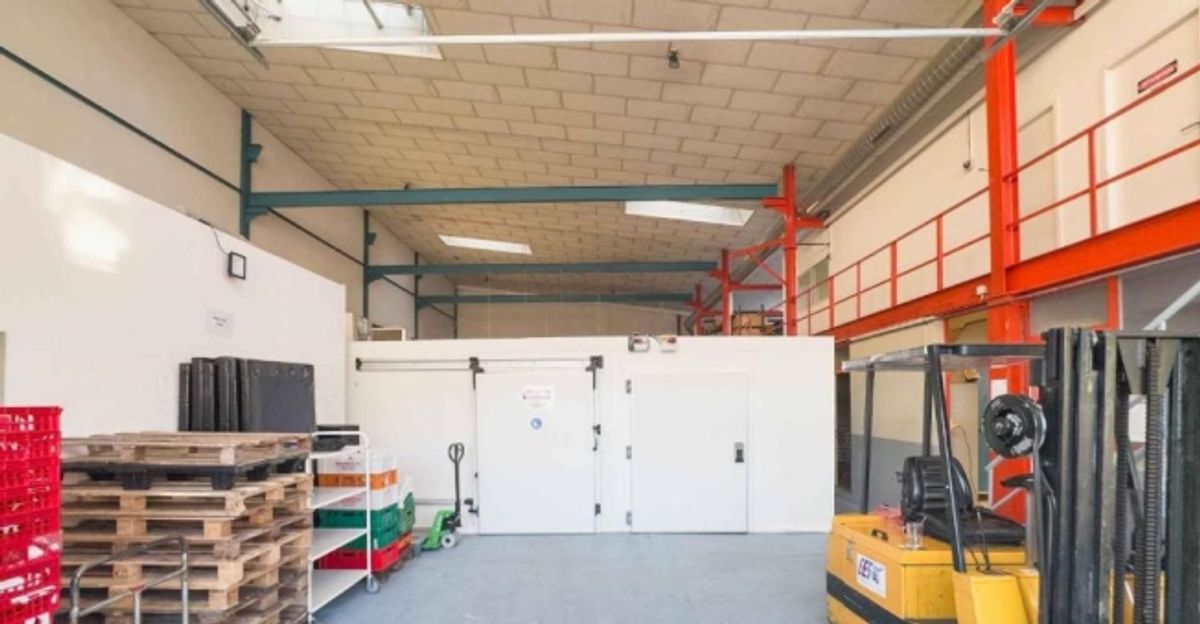 Atelier - logistique avec grande hauteur et mezzanine – Meyrin - 0