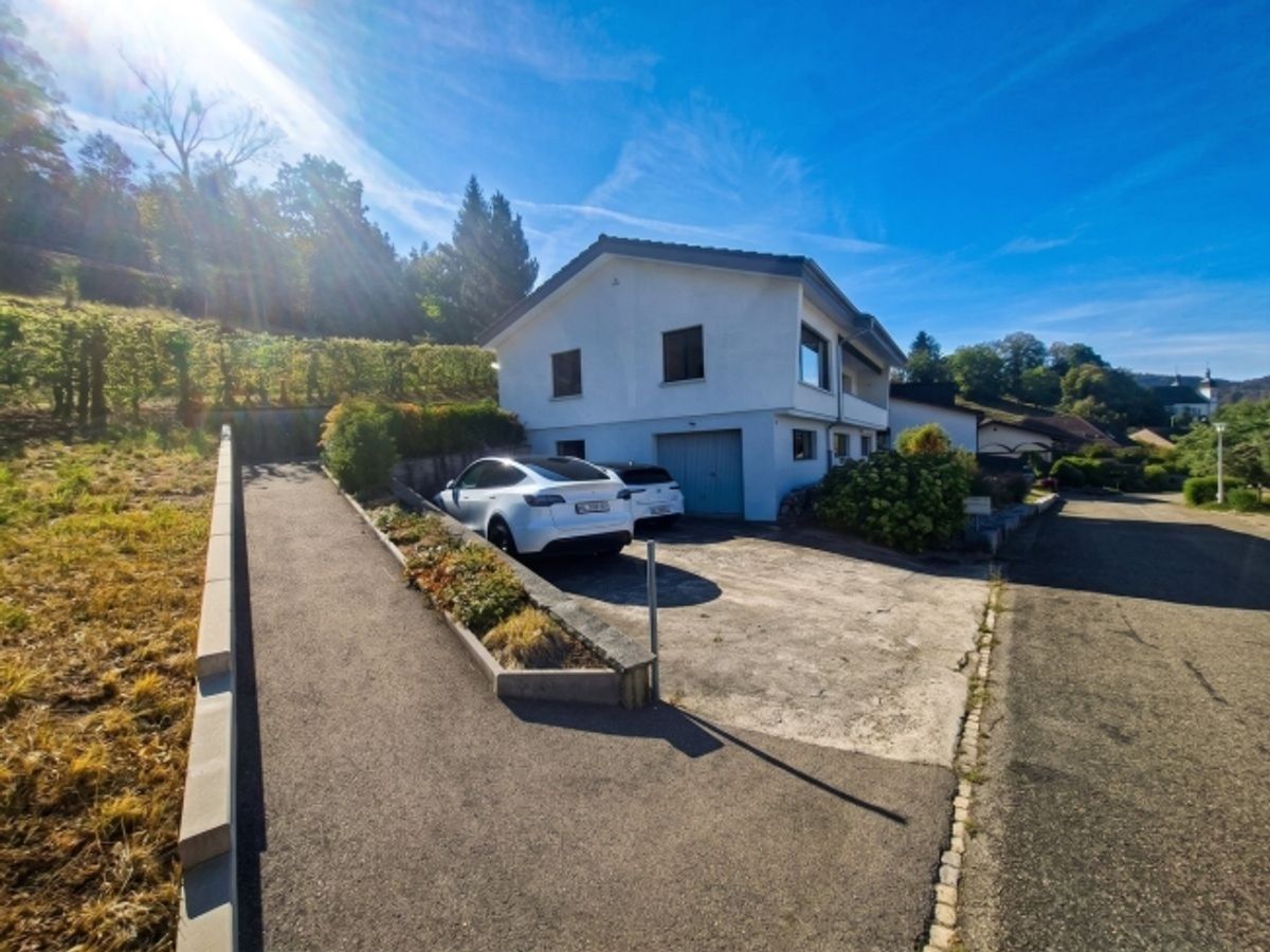 Geräumiges 5.5-Zimmer Einfamilienhaus mit Aussicht in Seewen - 1