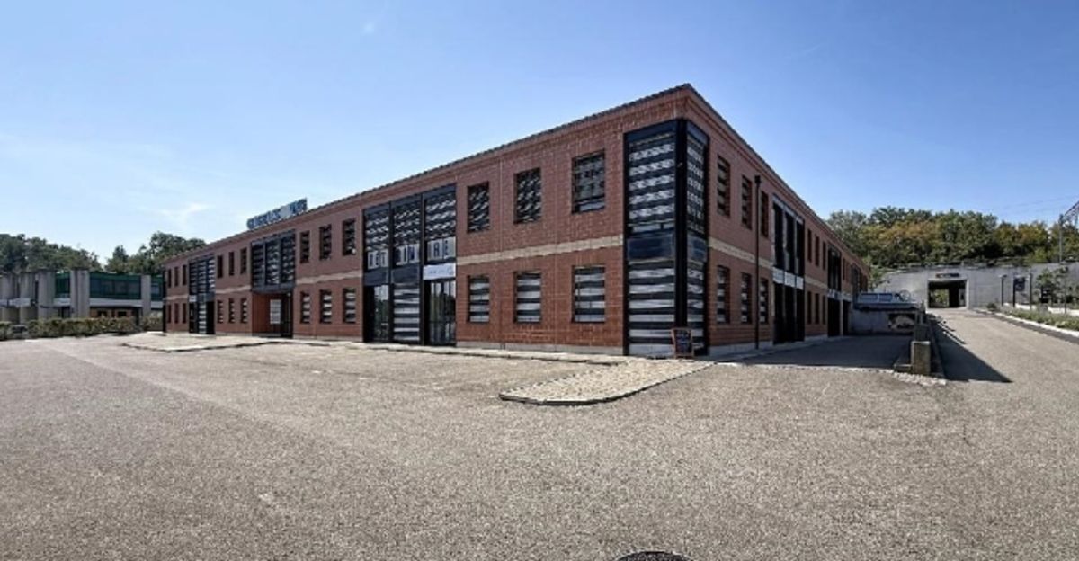 Local commercial d'environ 146 m2 au rez-de-chaussée supérieur - 0