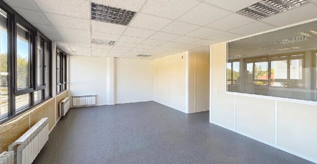 Local commercial d'environ 146 m2 au rez-de-chaussée supérieur - 9