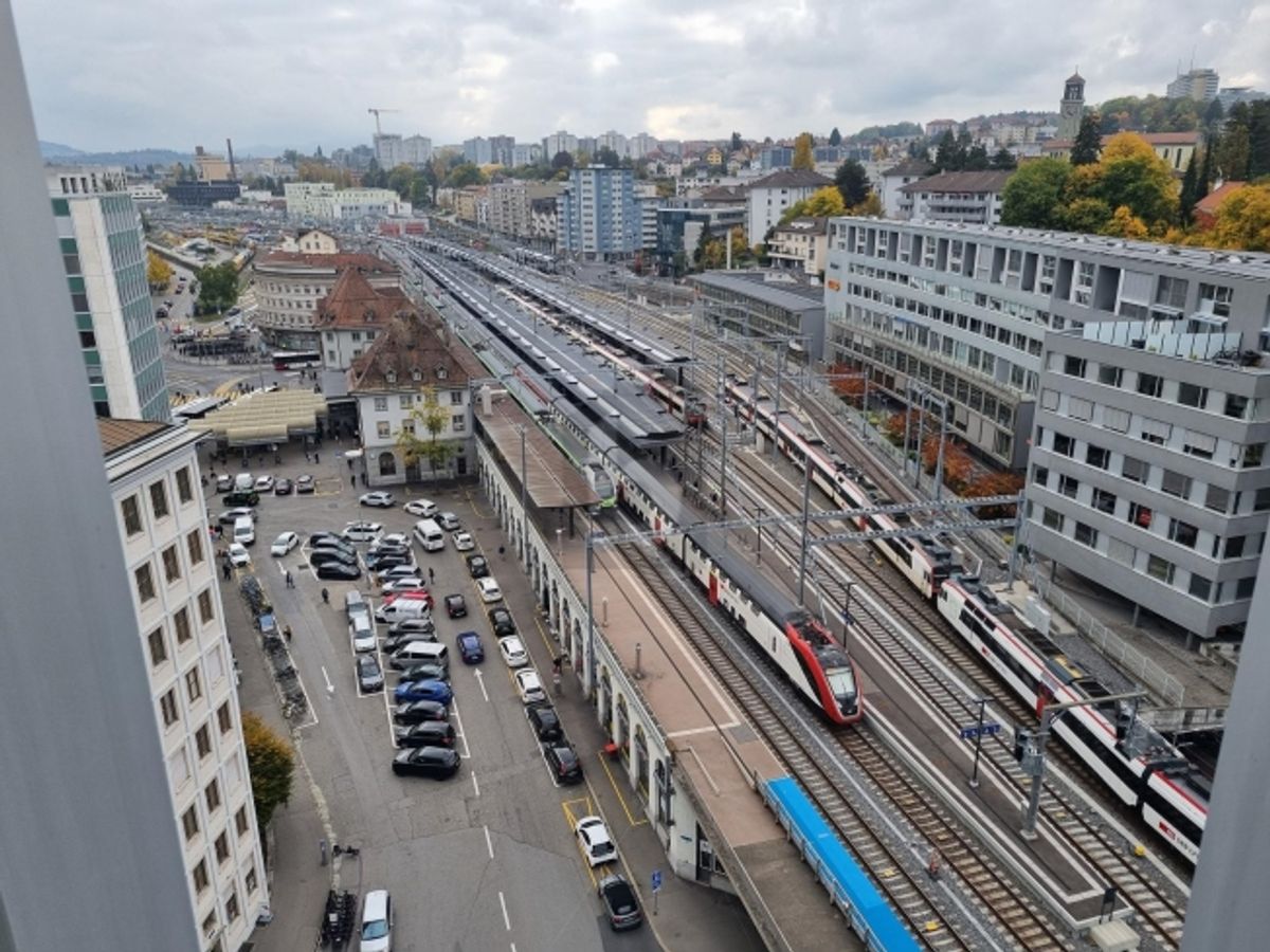 ESPACE DE TRAVAIL AVEC VUE PANORAMIQUE - 1