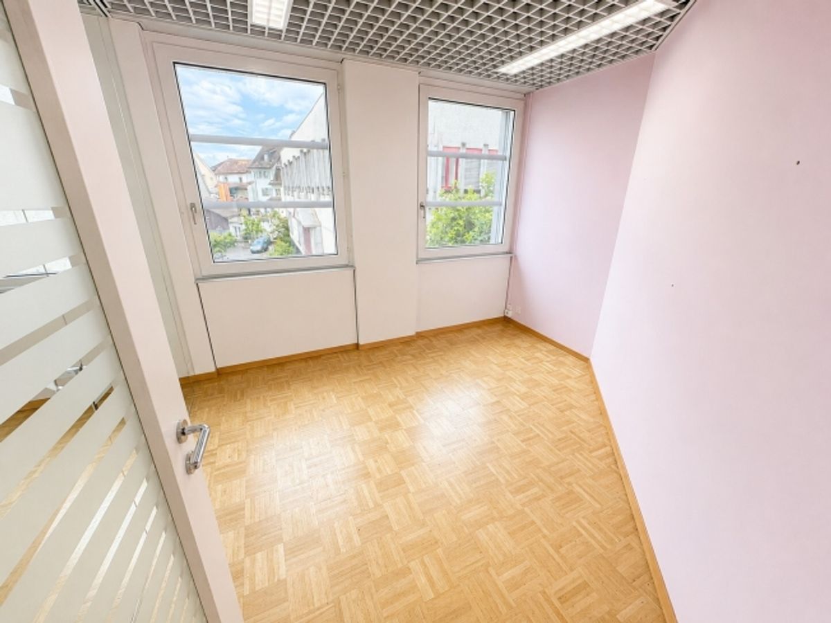 Attraktive Bürofläche mit Fitness-/Praxis-Ausbau in Rapperswil! - 2