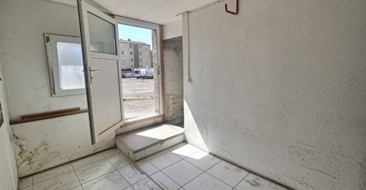Dépôt d'environ 45m2 à Bussigny - 3
