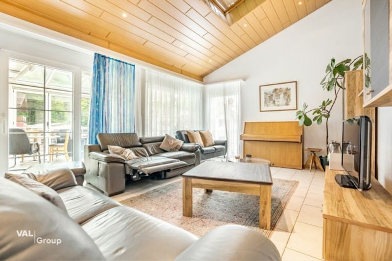 Gepflegtes Familienhaus mit Bergsicht und Wintergarten - 3