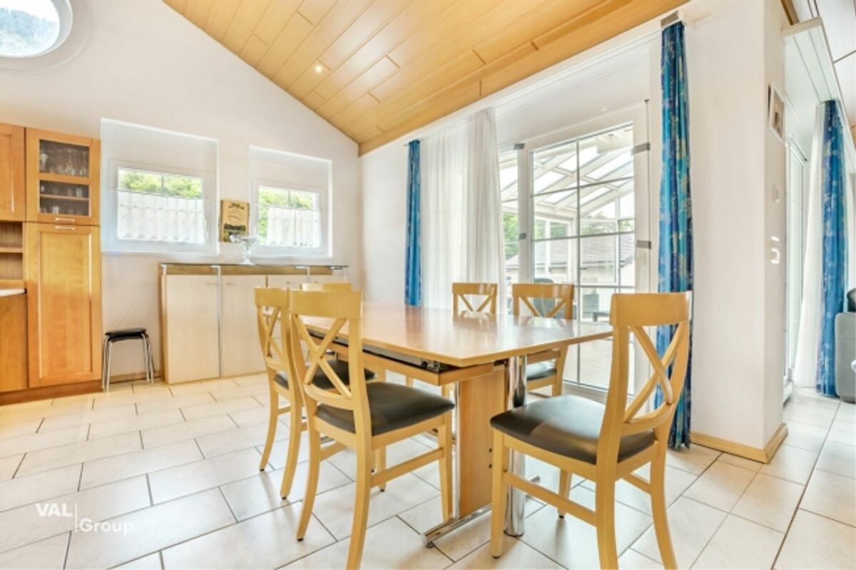 Gepflegtes Familienhaus mit Bergsicht und Wintergarten - 3