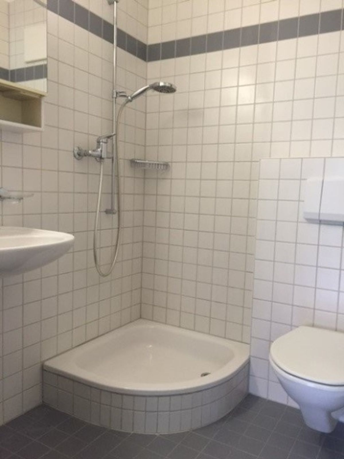 Charmante Dachwohnung mit grossem Balkon und Galerie! - 4
