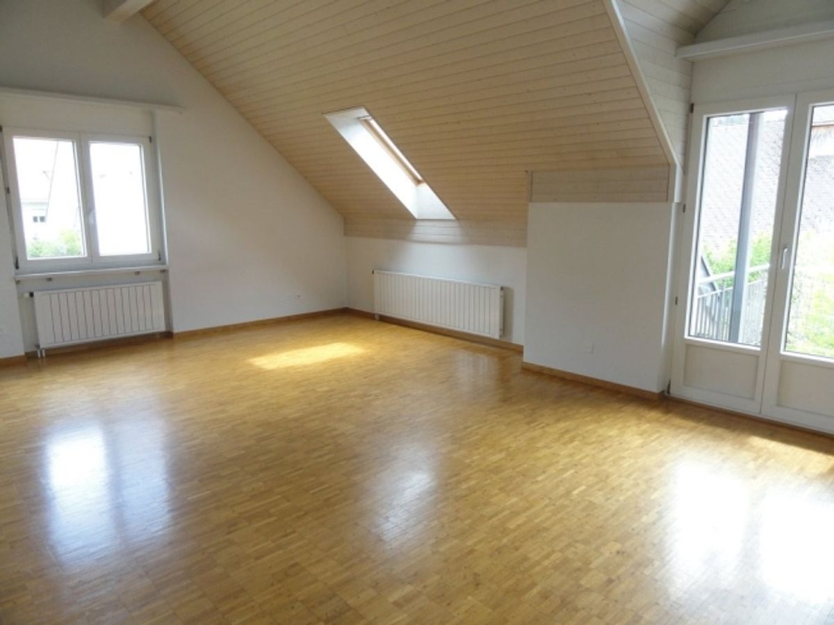 Charmante Dachwohnung mit grossem Balkon und Galerie! - 5