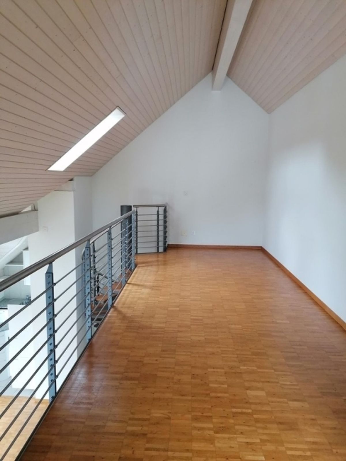 Charmante Dachwohnung mit grossem Balkon und Galerie! - 6
