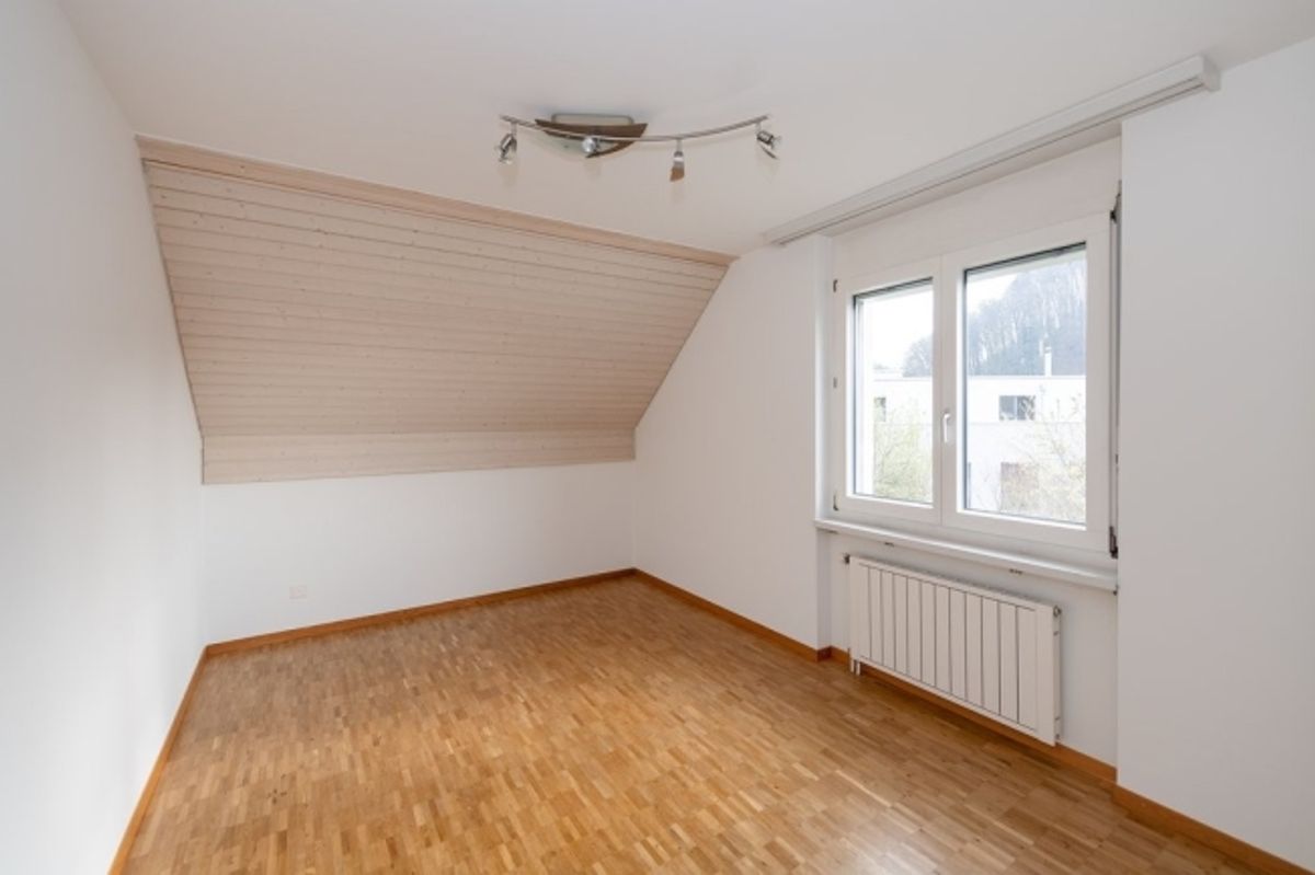 Charmante Dachwohnung mit grossem Balkon und Galerie! - 7