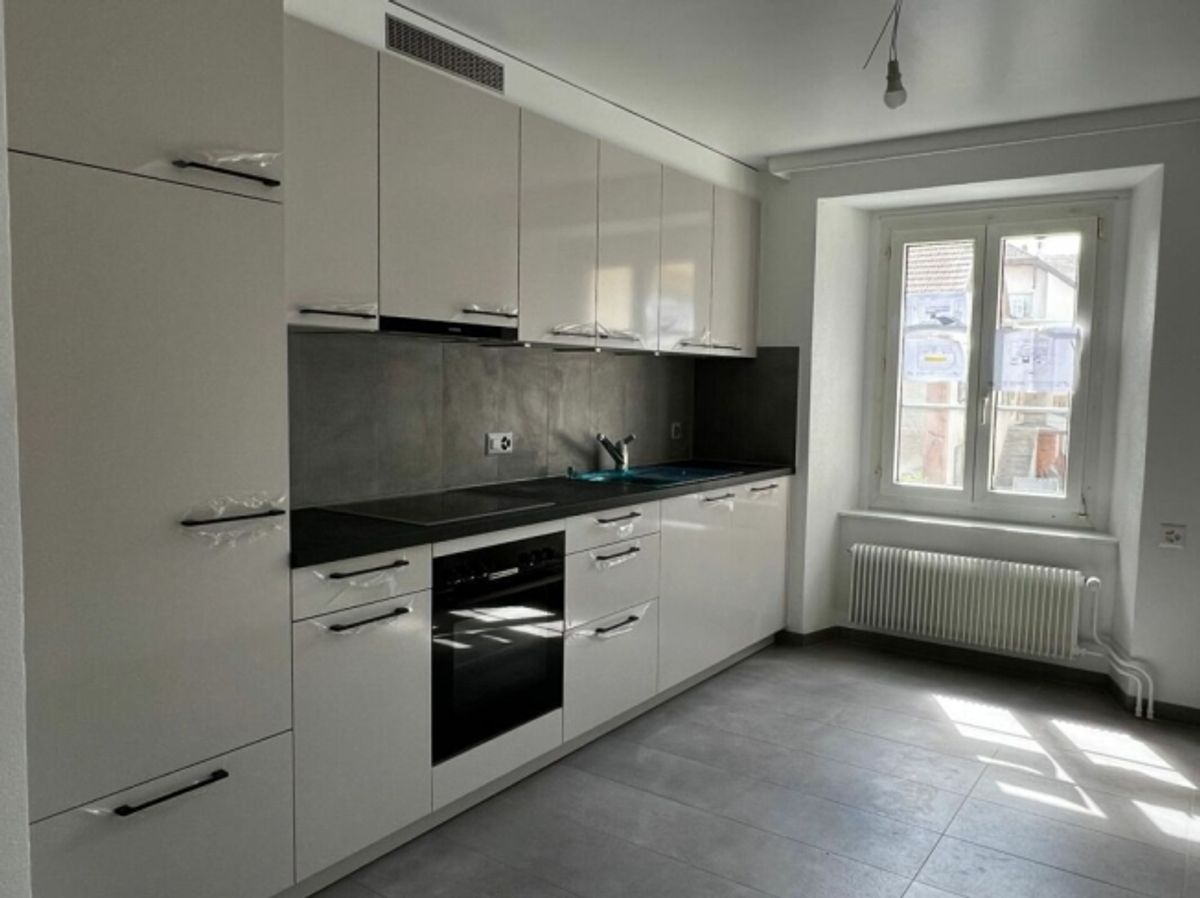 Bevaix – Schönes renoviertes 3-Zimmer-Apartment mit Balkon - 0