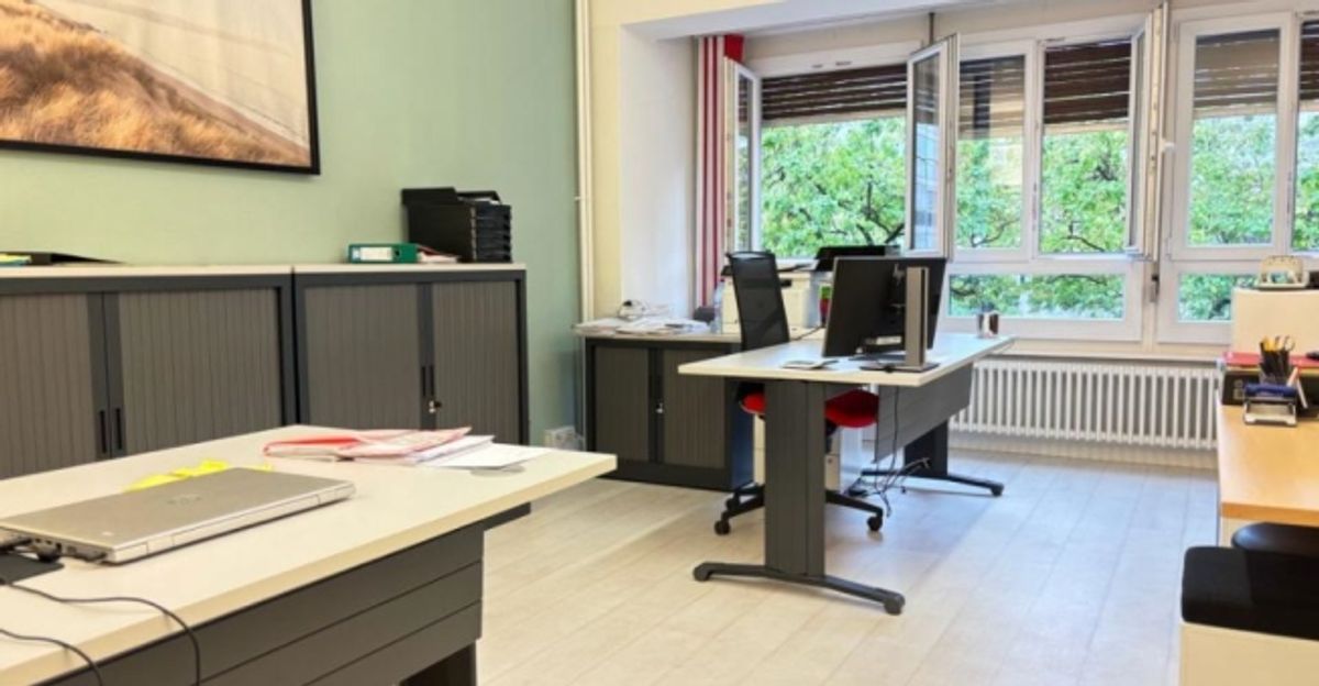 Une place de travail en bureau partagé au centre-ville - 2