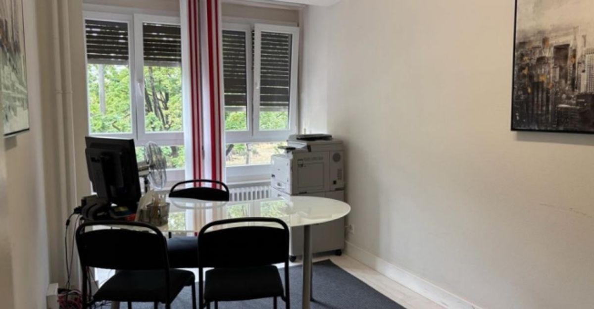 Une place de travail en bureau partagé au centre-ville - 5