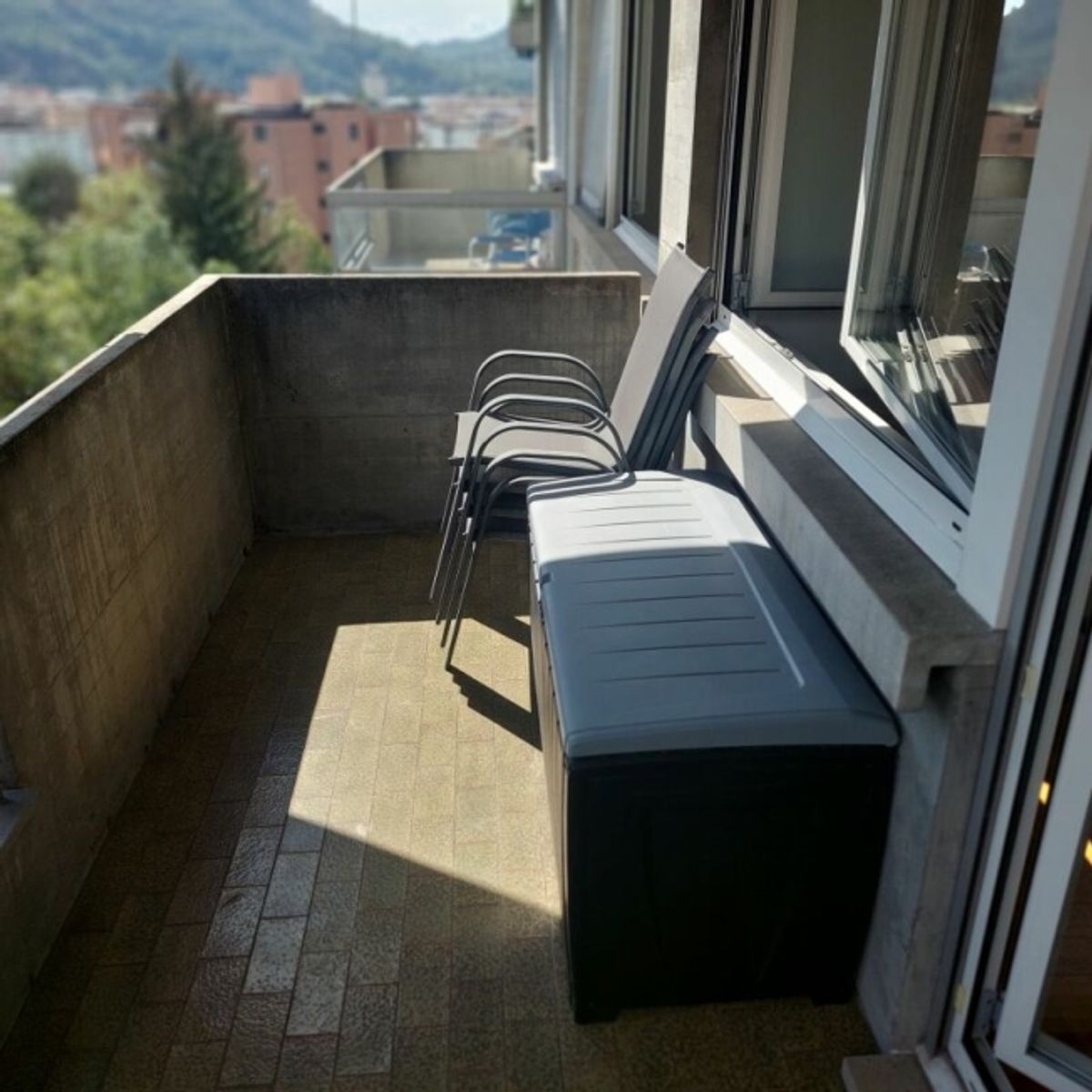 luminoso appartamento parzialmente ammobiliato di 3 locali (2042) 4. piano - 6