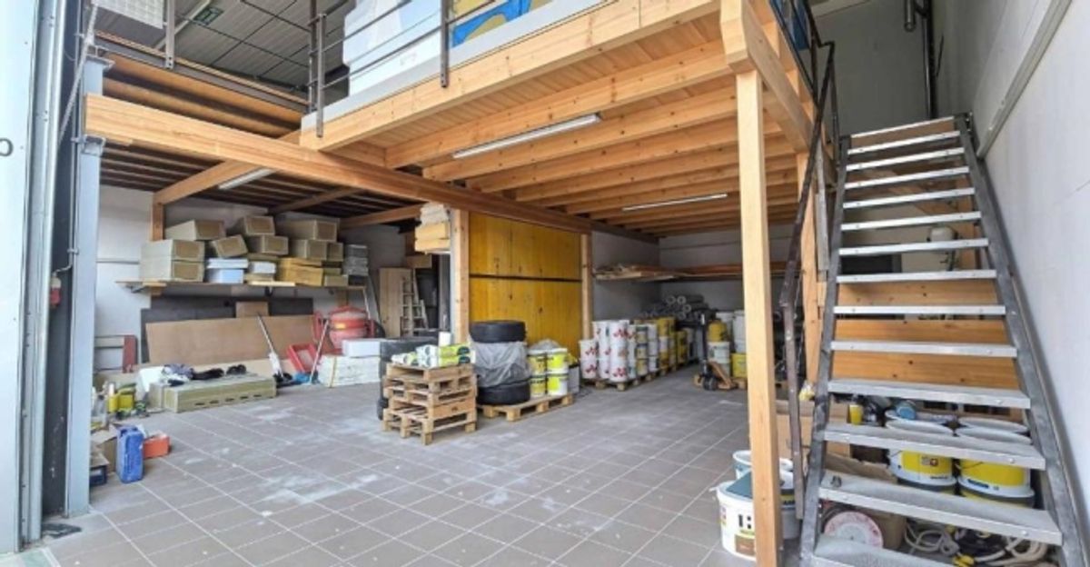 À louer – Double box avec mezzanine et espace extérieur privatif - 4