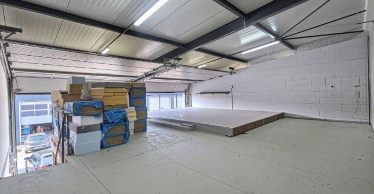 À louer – Double box avec mezzanine et espace extérieur privatif - 5