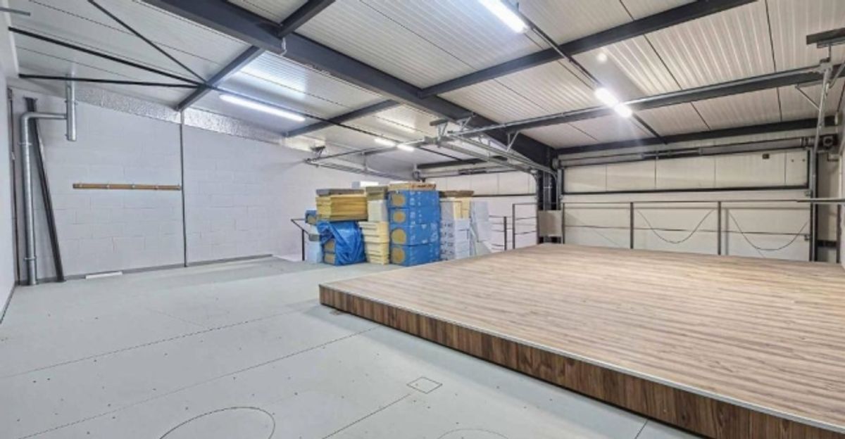 À louer – Double box avec mezzanine et espace extérieur privatif - 6