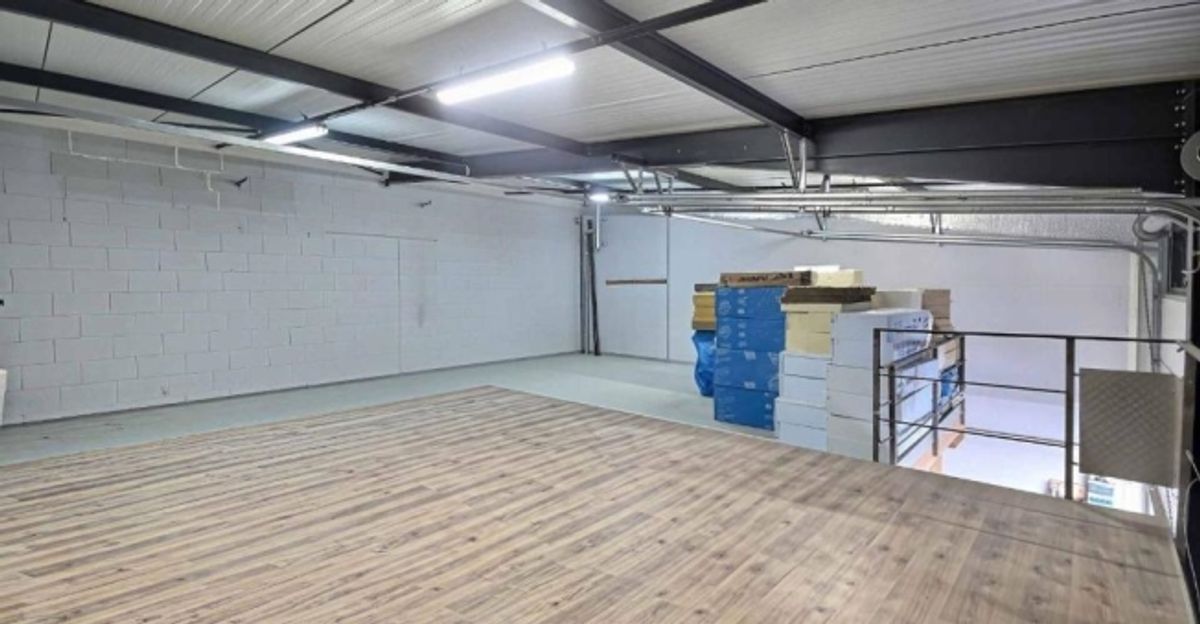 À louer – Double box avec mezzanine et espace extérieur privatif - 7