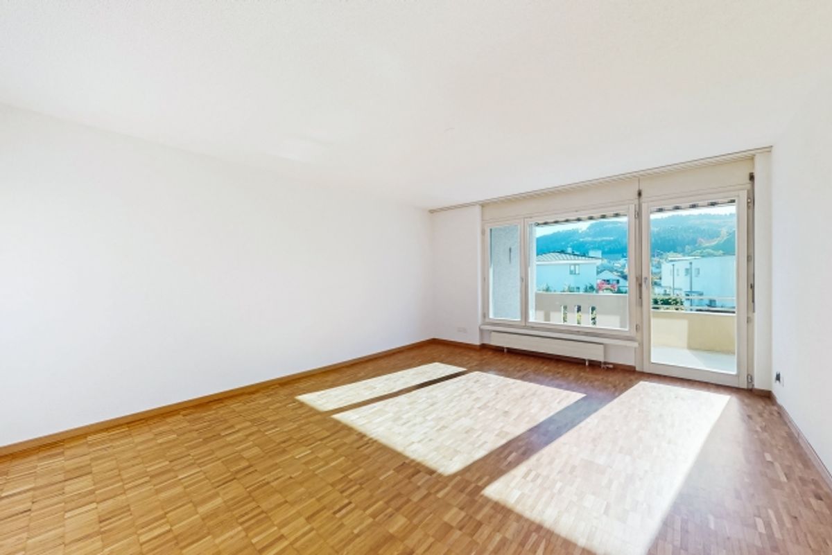 Grosszügige Wohnung mit Balkon - 1