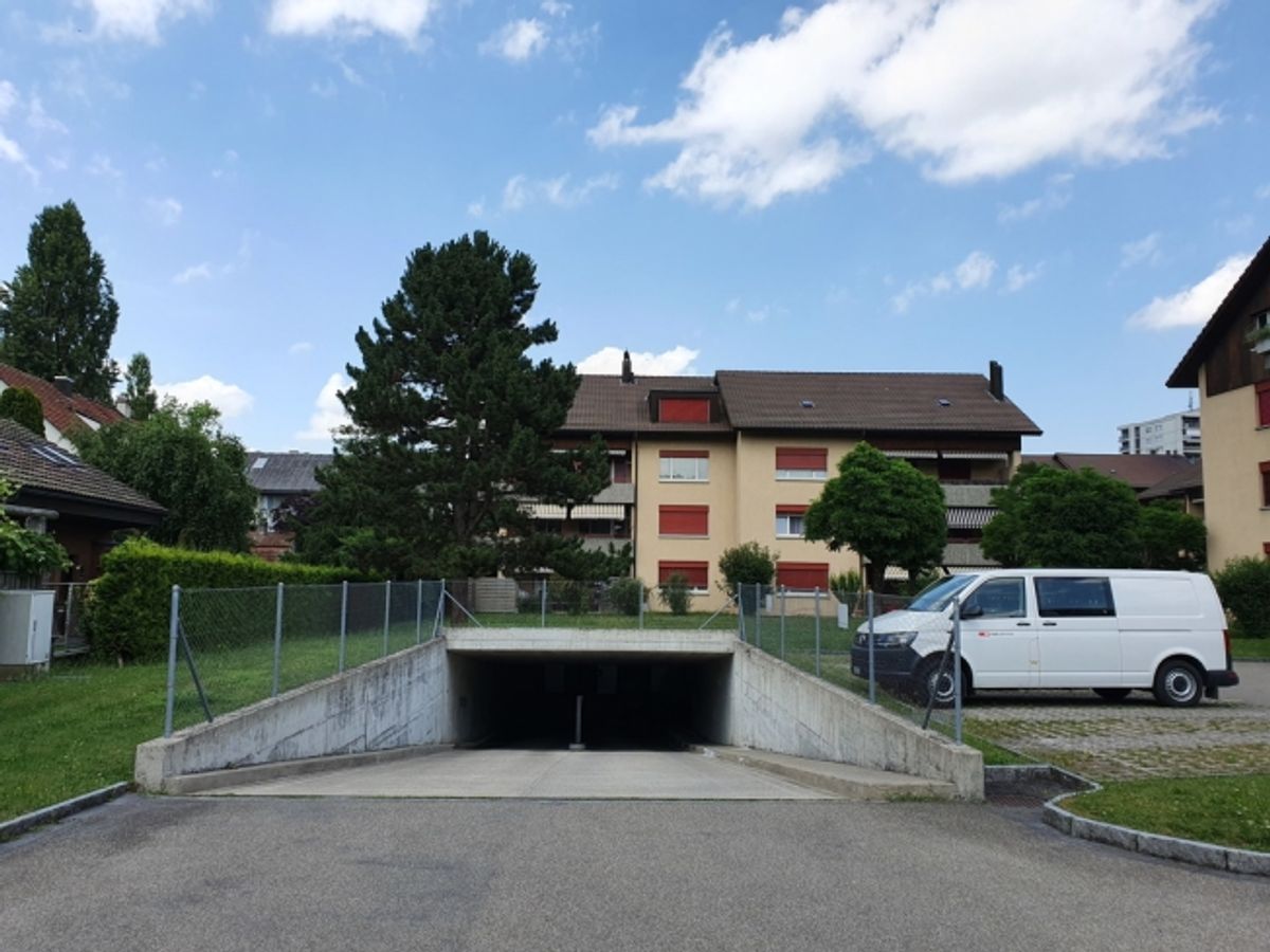 Einstellplatz an zentraler Lage zu vermieten - 0