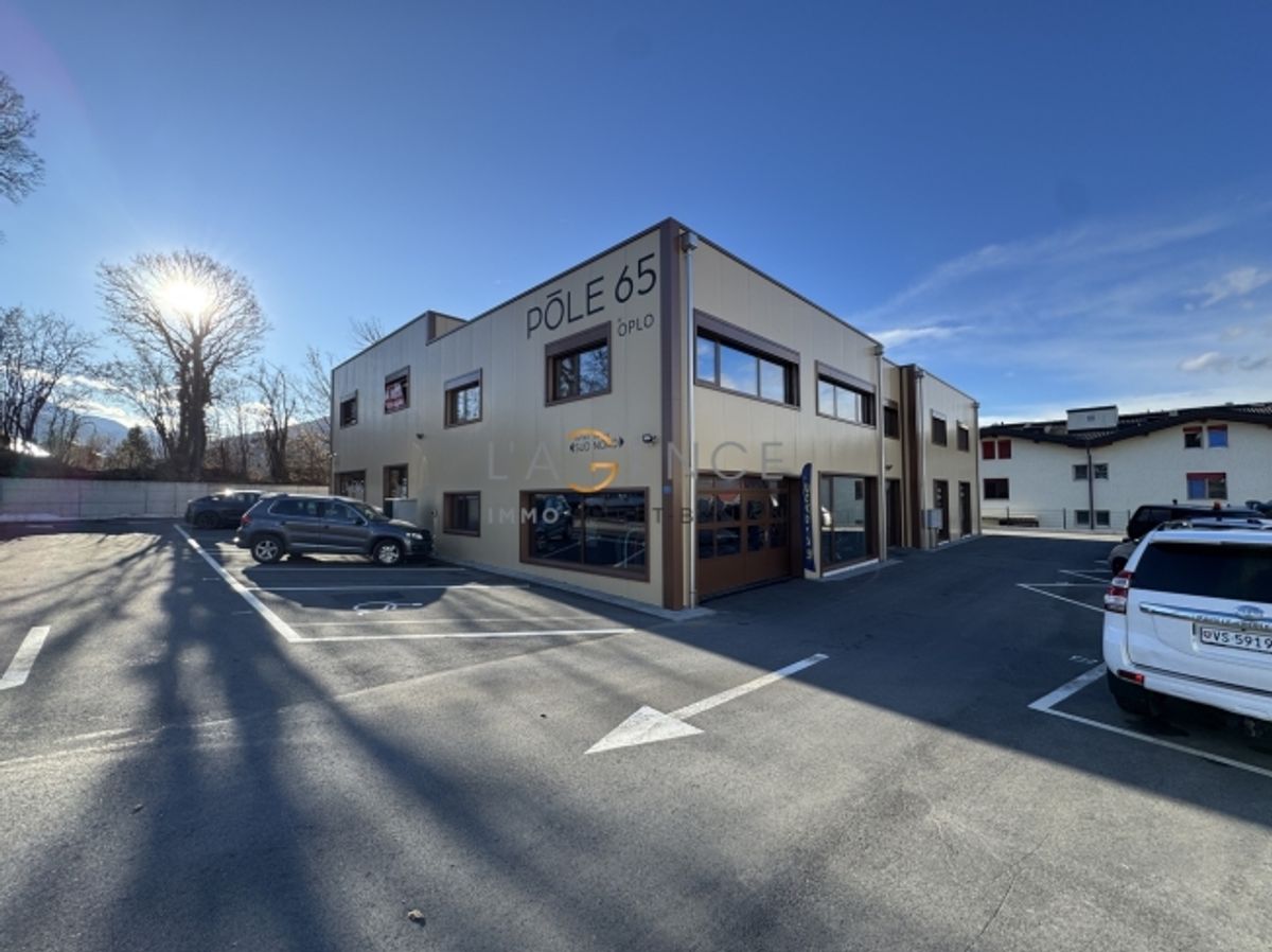 Kommerzieller Raum von 50 m² ideal gelegen in Savièse - 0