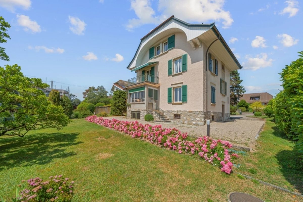 Majestätische Villa mit Charakter, 7,5 Zimmer, mit Seesicht - 0