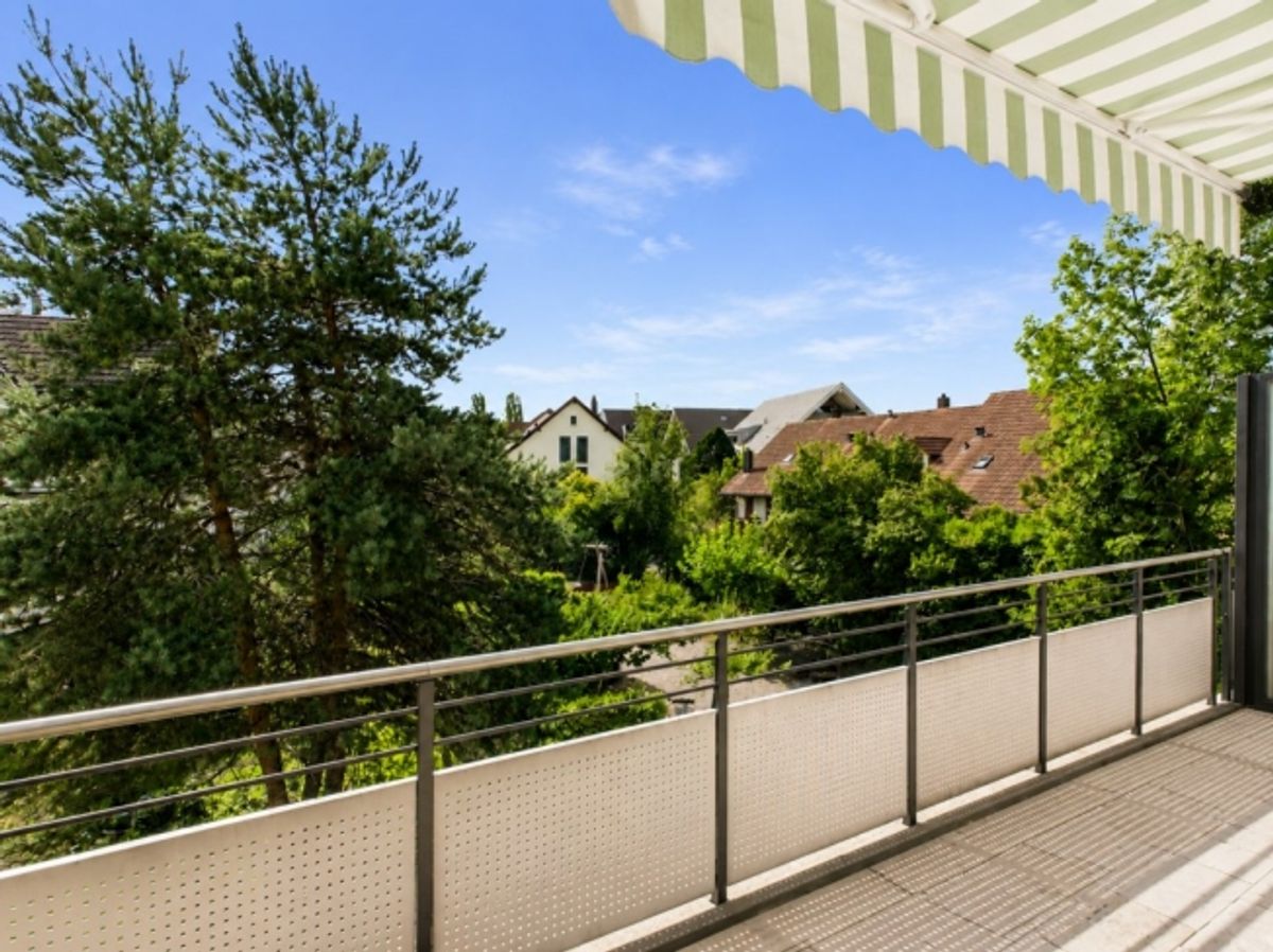 SONNIG WOHNEN MIT BLICK INS GRÜNE UND SEENÄHE - 0