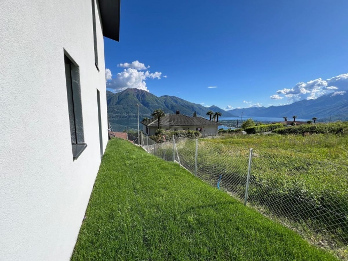 MODERNO ED ELEGANTE CON SPETTACOLARE VISTA LAGO - 2