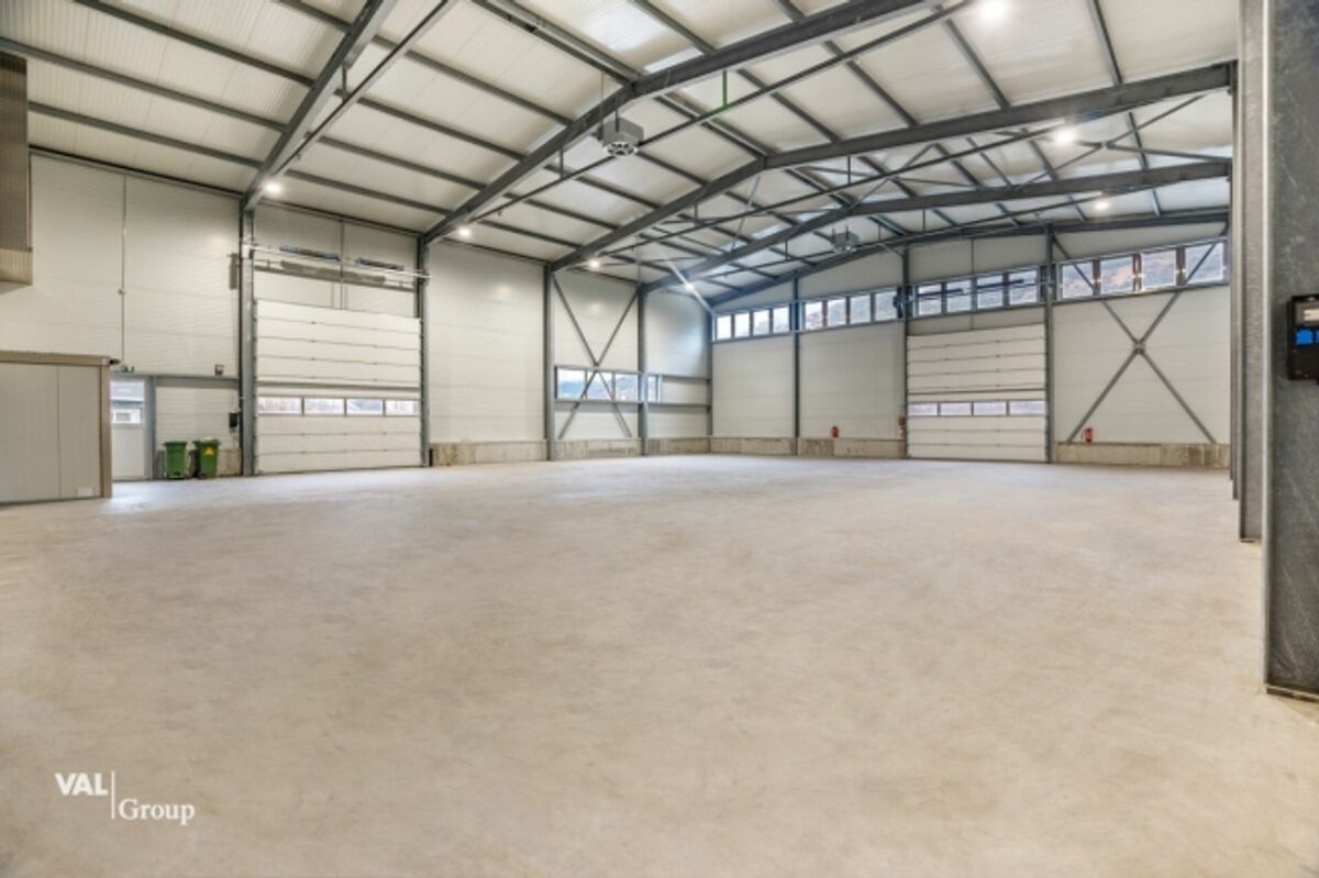 Grosszügige Lager- und Gewerbehalle an optimaler Lage für Ihr Unternehmen - 0