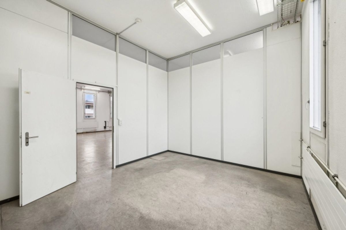 Mehr Platz für Ihr Business 305 m² Lagerfläche mit Warenlift - 2