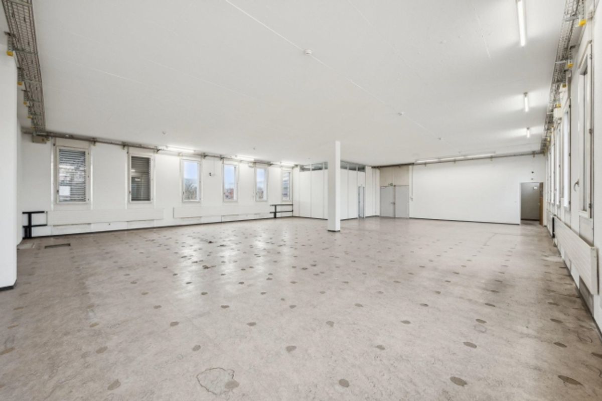 Mehr Platz für Ihr Business 305 m² Lagerfläche mit Warenlift - 6