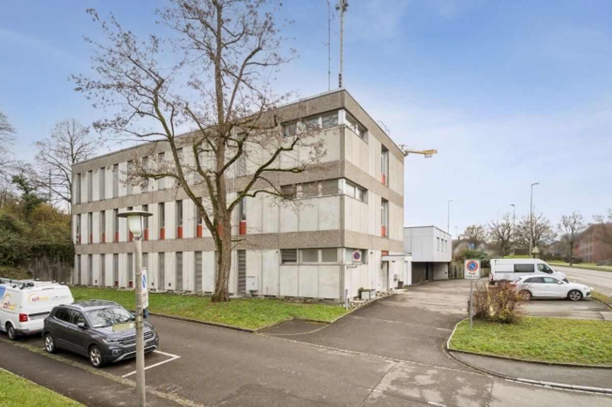 Mehr Platz für Ihr Business 305 m² Lagerfläche mit Warenlift - 1