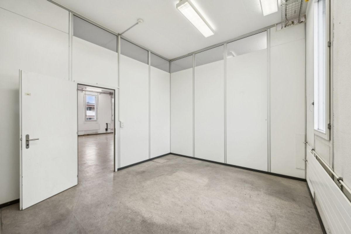 Mehr Platz für Ihr Business 305 m² Lagerfläche mit Warenlift - 2