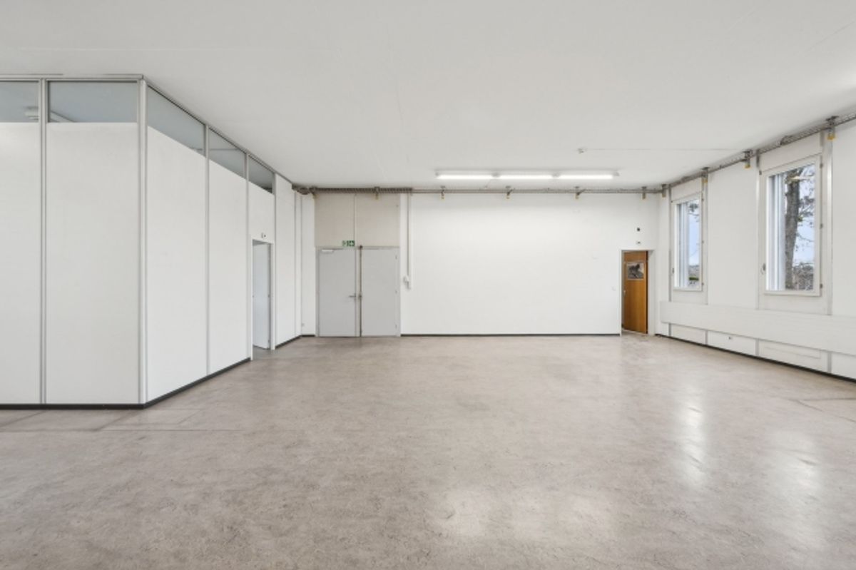 Mehr Platz für Ihr Business 305 m² Lagerfläche mit Warenlift - 3