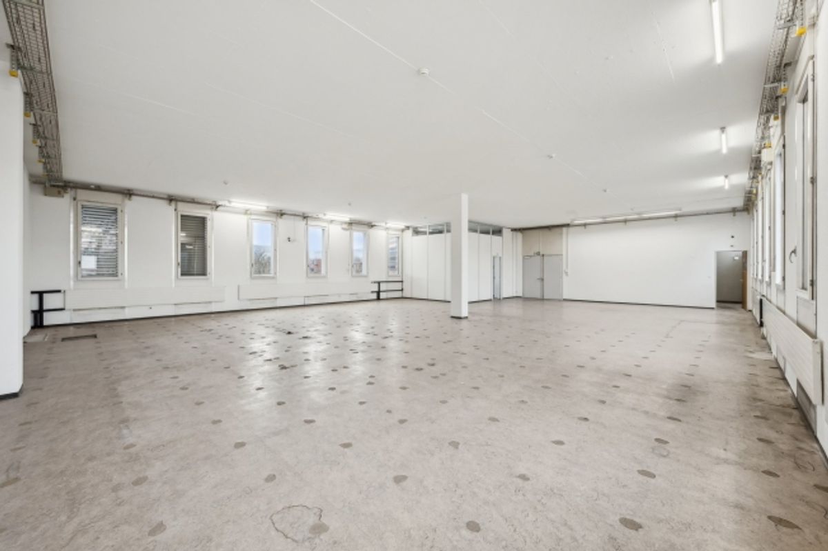 Mehr Platz für Ihr Business 305 m² Lagerfläche mit Warenlift - 6