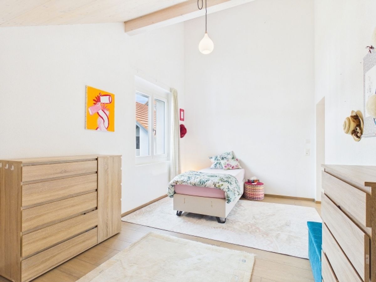 Stylische 3.5-Zimmer-Attikawohnung mit Balkon und direktem Liftzugang im Herzen von Zwingen - 6