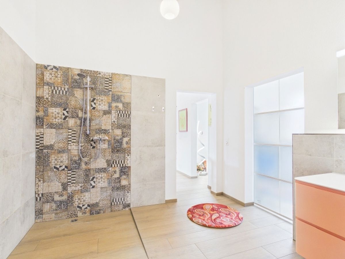 Stylische 3.5-Zimmer-Attikawohnung mit Balkon und direktem Liftzugang im Herzen von Zwingen - 7