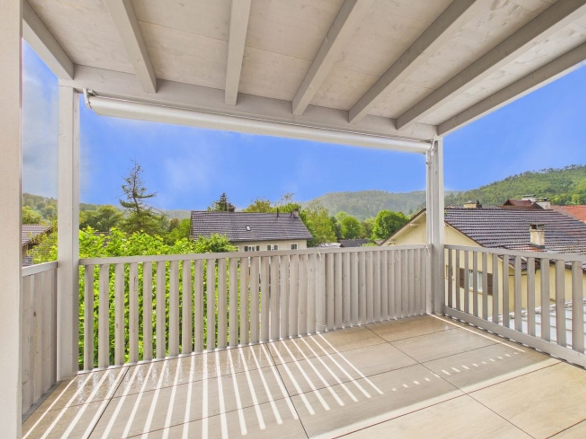 Stylische 3.5-Zimmer-Attikawohnung mit Balkon und direktem Liftzugang im Herzen von Zwingen - 12