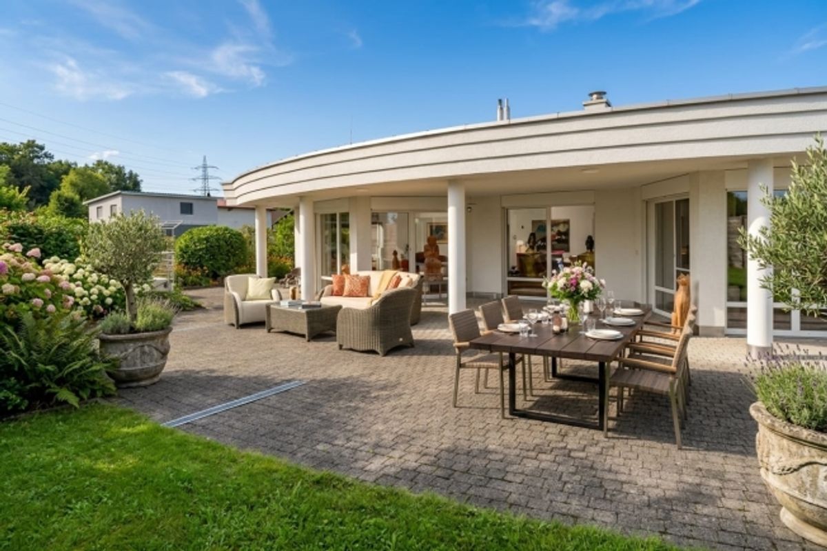 5.5 Zimmer Attikawohnung mit 550 m² Gartenterrasse, ein Traum - 2