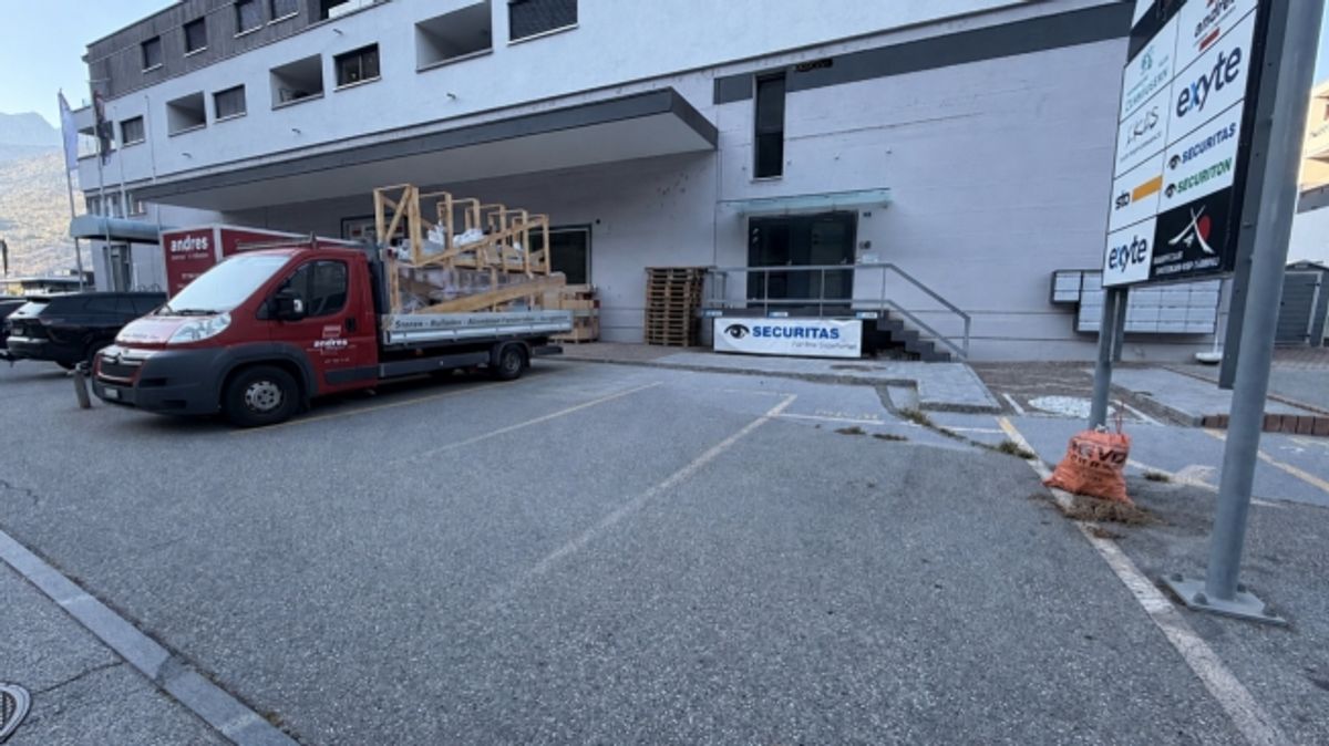 Aussenparkplatz in Visp - nur wenige Gehminuten vom Bahnhof - 1