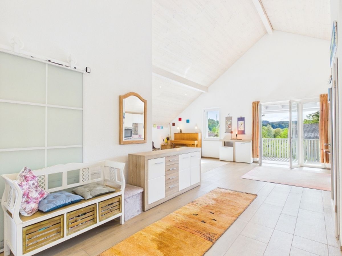 Stylische 3.5-Zimmer-Attikawohnung mit Balkon und direktem Liftzugang im Herzen von Zwingen - 3