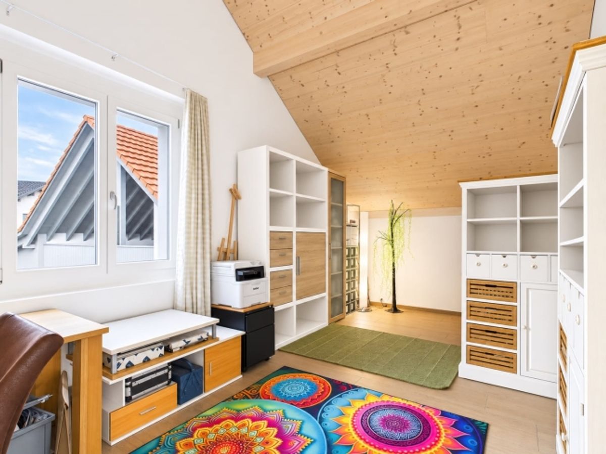 Stylische 3.5-Zimmer-Attikawohnung mit Balkon und direktem Liftzugang im Herzen von Zwingen - 5
