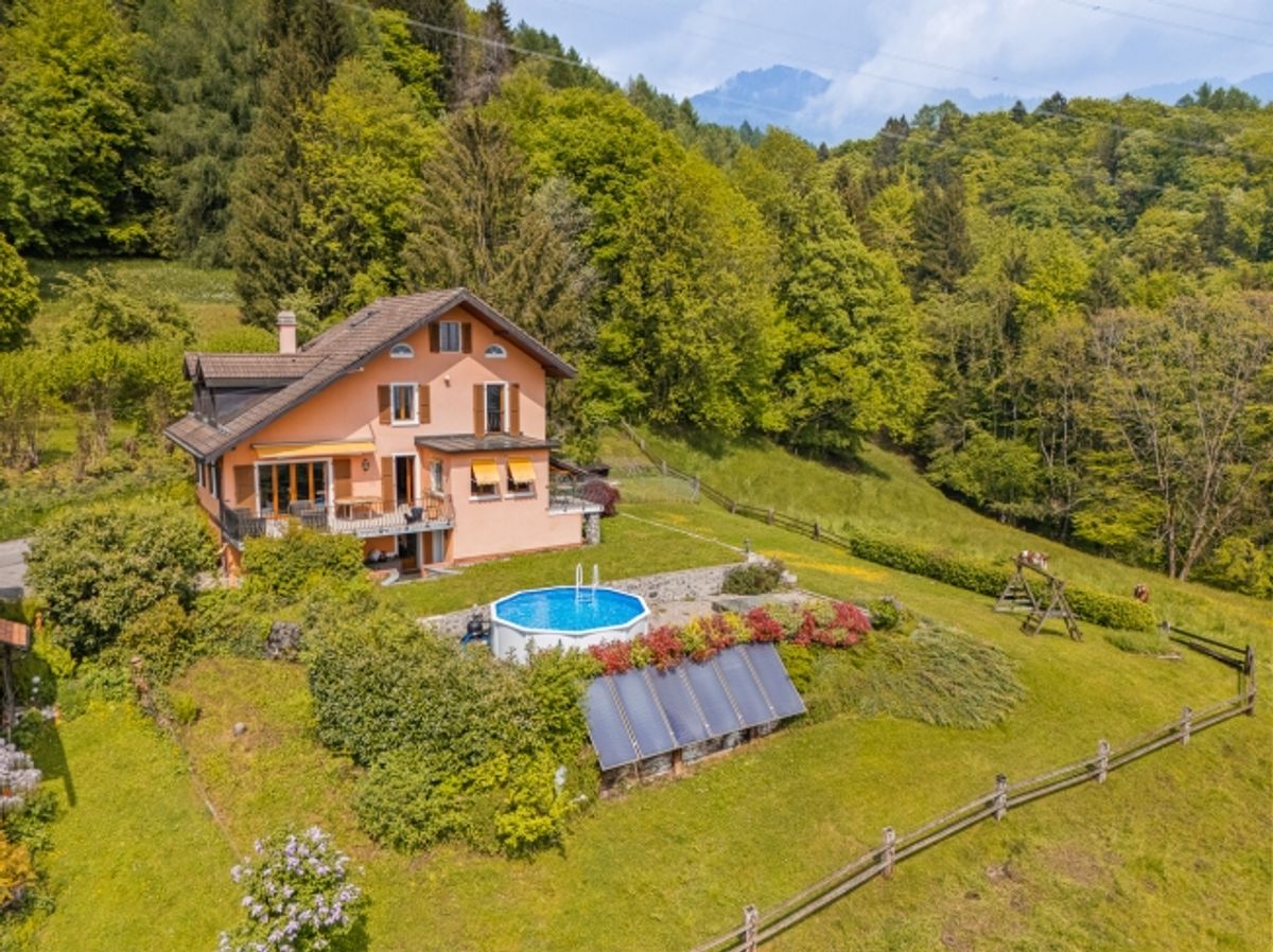 Wunderschöne freistehende Villa mit herrlichem Blick auf den See - 0