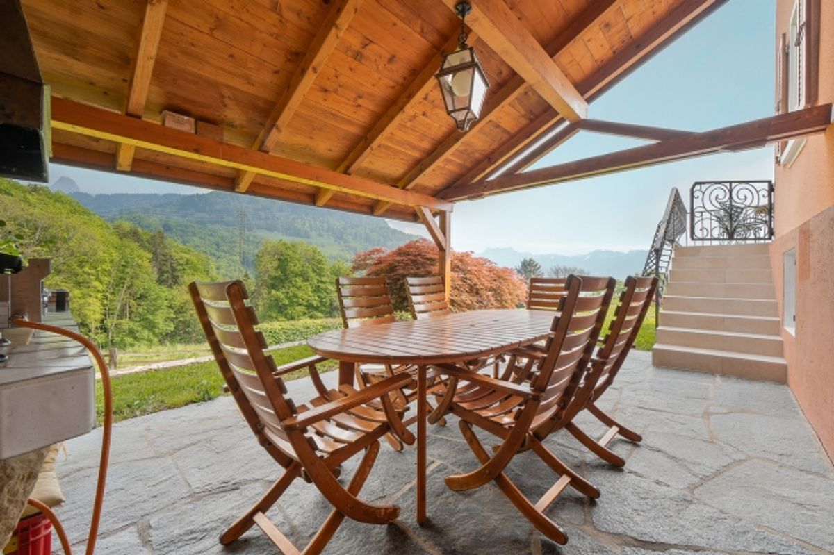 Wunderschöne freistehende Villa mit herrlichem Blick auf den See - 11
