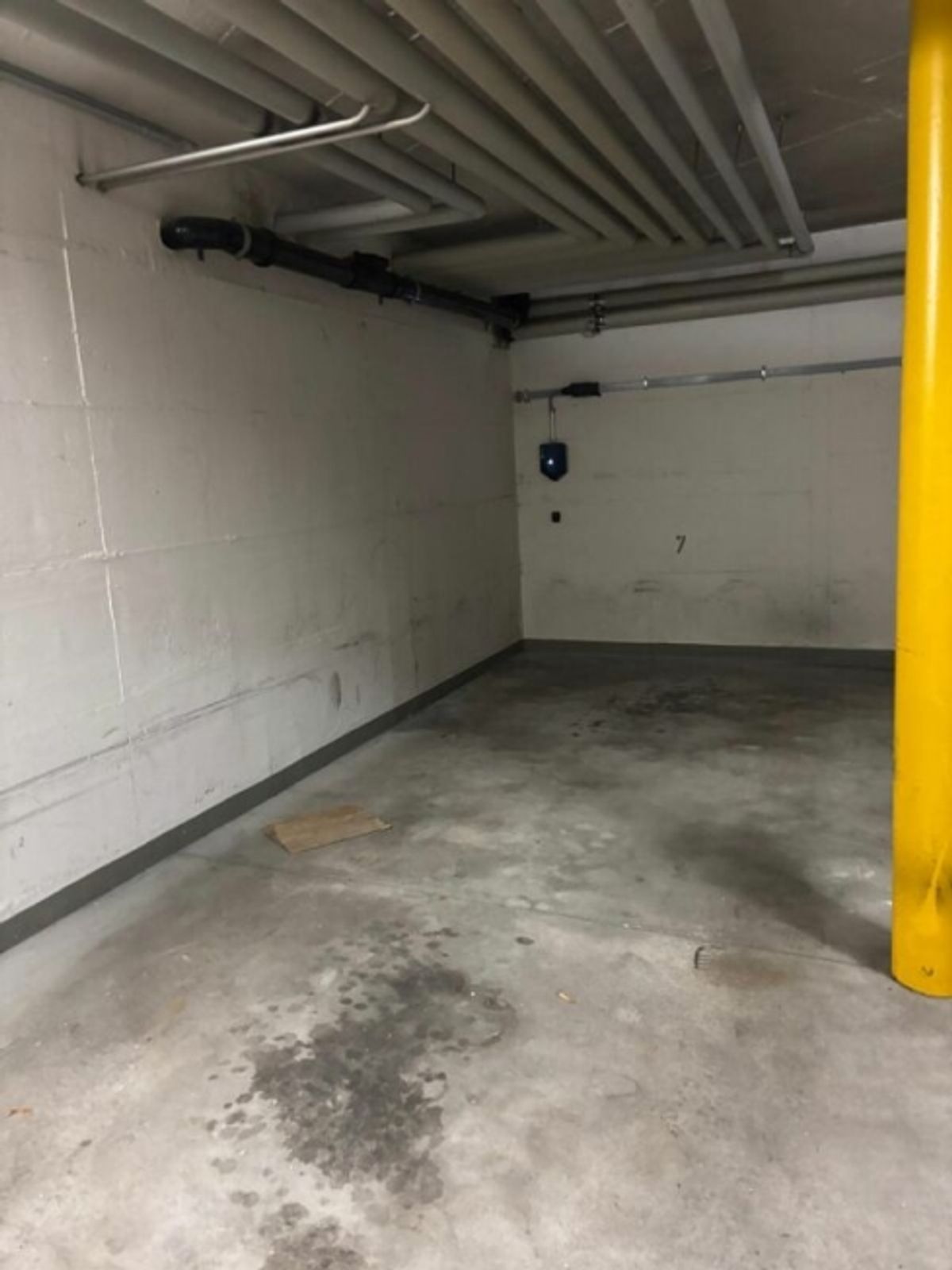 Tiefgaragenparkplatz mit Elektroanschluss in der Stadt Zürich - 1