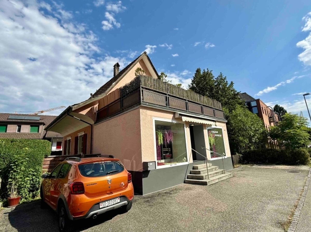 6.5-Zimmer-Haus mit Gewerbeanteil in Zuchwil kaufen - 1