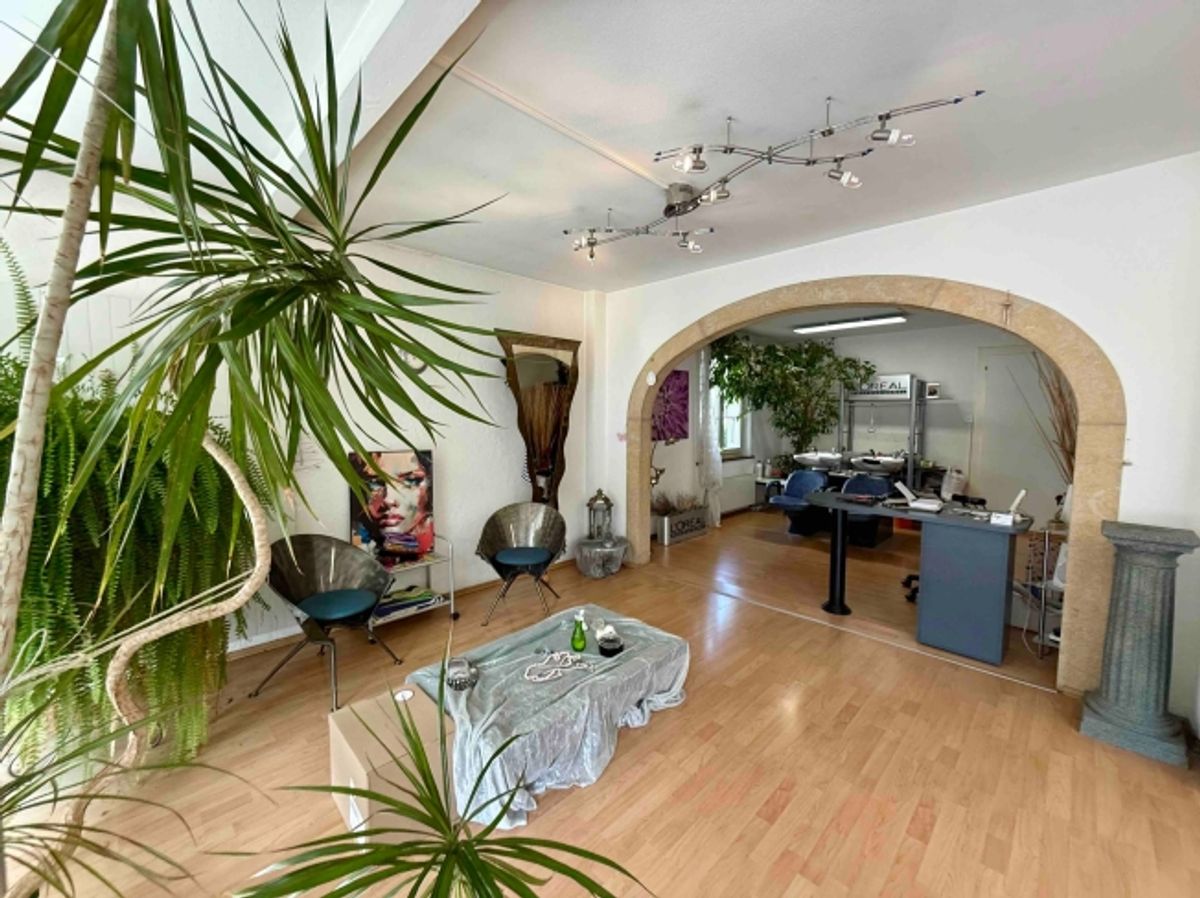 6.5-Zimmer-Haus mit Gewerbeanteil in Zuchwil kaufen - 3