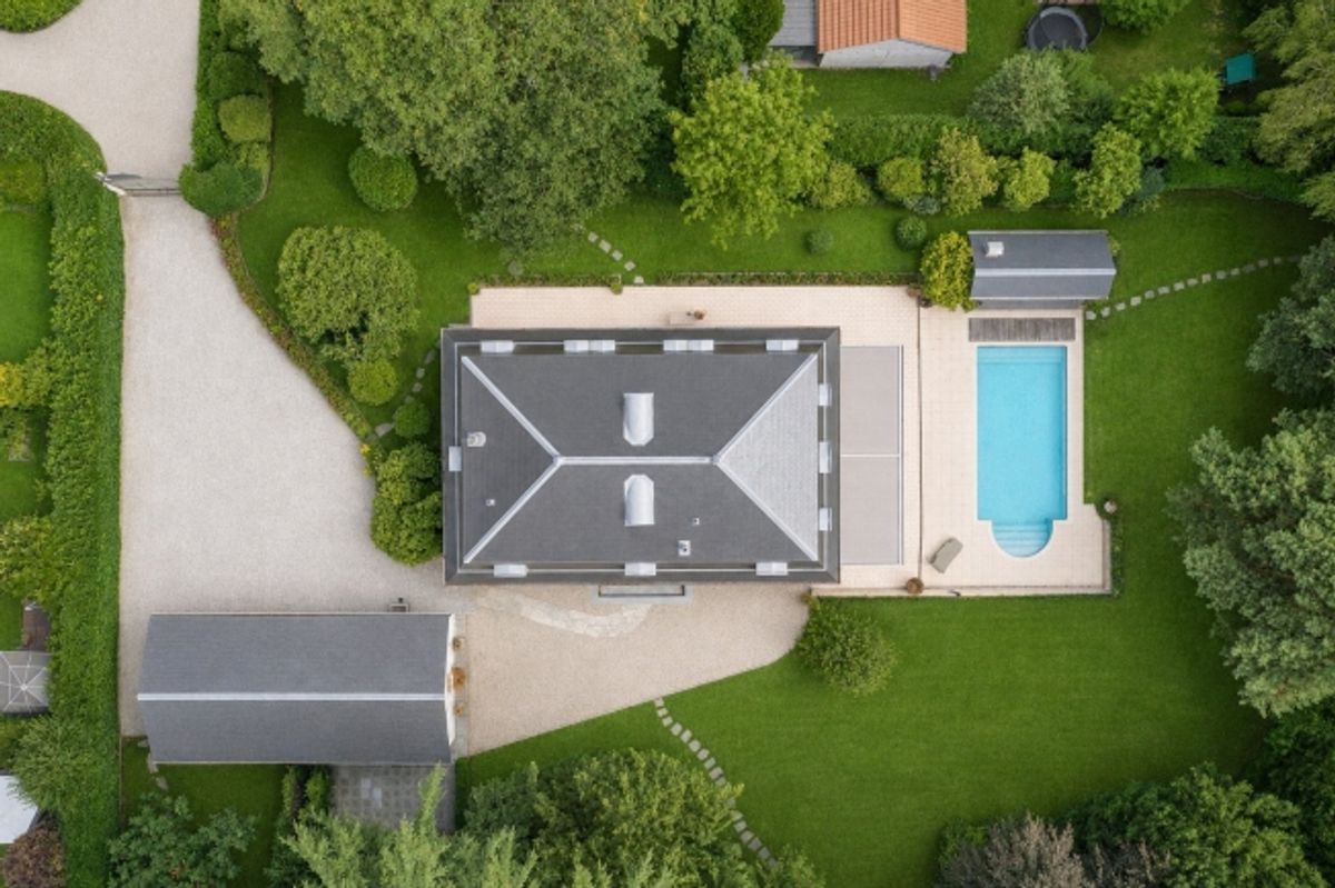 Selten – Wunderschöne Hauptvilla mit Schwimmbad und Park von 4.000 m² - 12