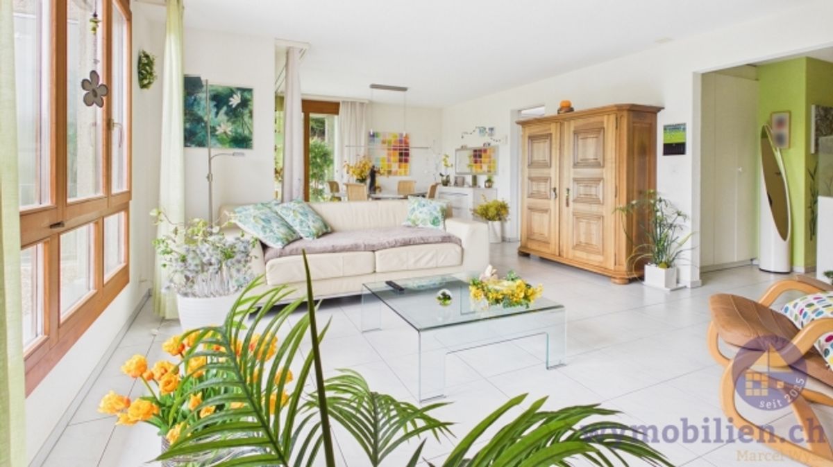 Wohnen mit Feriengefühl – 3.5-Zimmer-Wohnung mit verglastem Balkon - 0