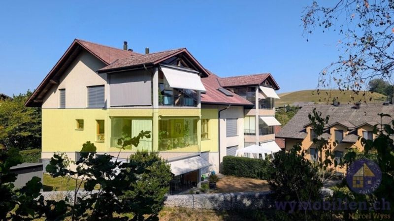 Wohnen mit Feriengefühl – 3.5-Zimmer-Wohnung mit verglastem Balkon - 2
